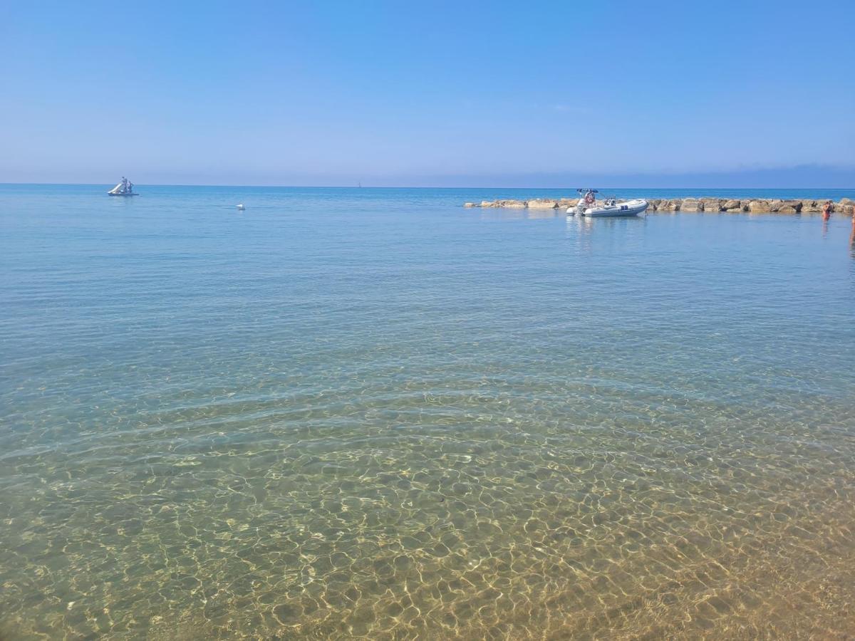 Villa Rimini - Seaview & Roman Holidays Apartments - Garden&Beach 300Mt 安齐奥 外观 照片