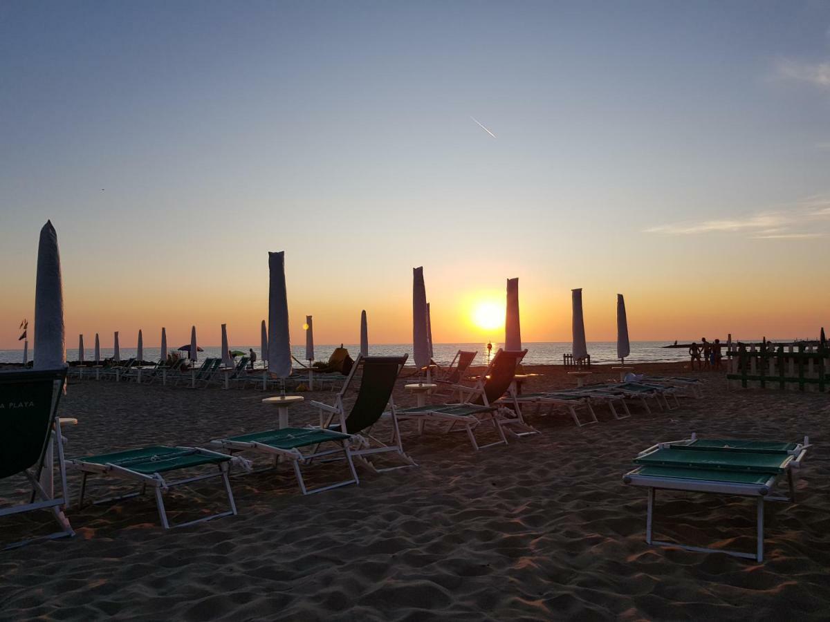 Villa Rimini - Seaview & Roman Holidays Apartments - Garden&Beach 300Mt 安齐奥 外观 照片